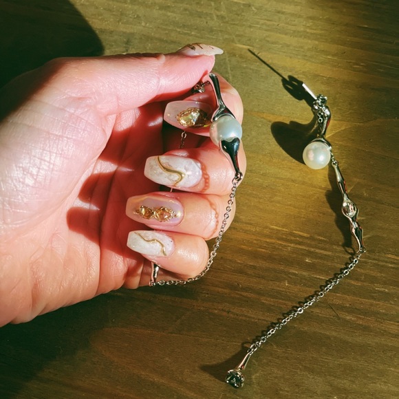 Earring - Picture 1 of 4